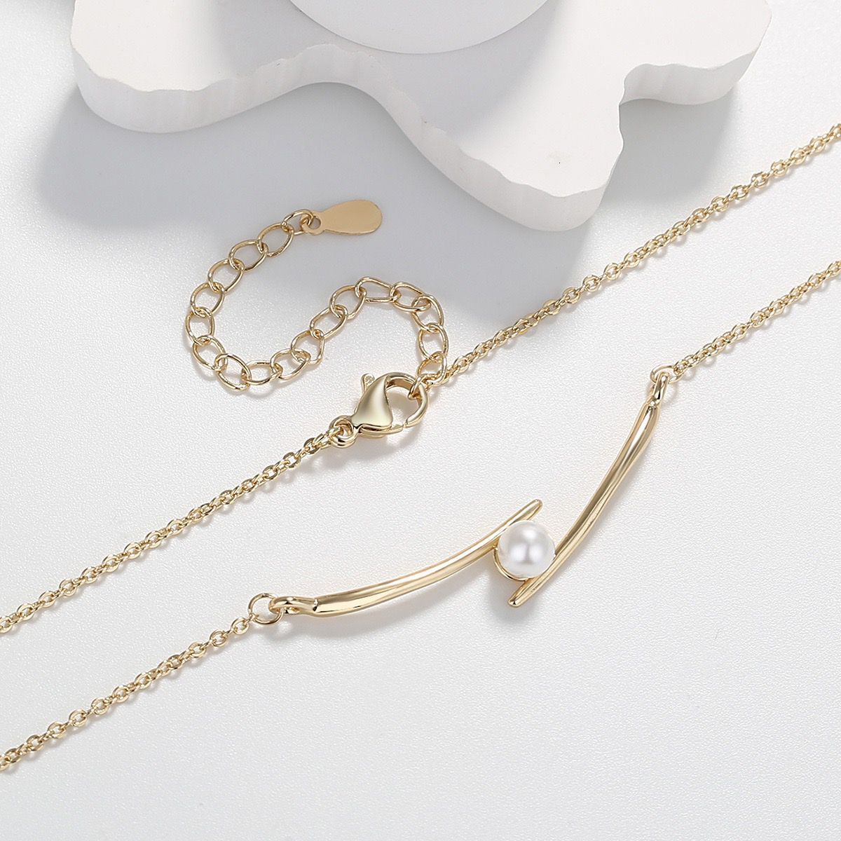 2025 New Designer Style Fashion Necklace Niche Design Creative Personality Necklace Ins Internet Celebrity Women's Clavicle Chain Exquisite Neckl