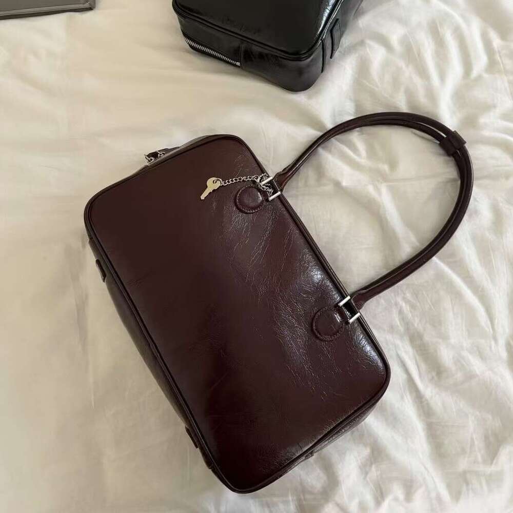Oil Wax Cowhide Underarm Style Niche Bowling Large Capacity Commuter Shoulder Tote Bag for Women