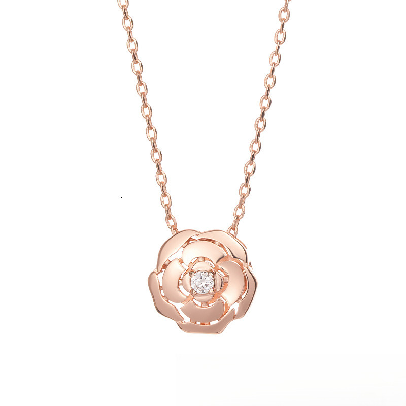 The 2025 New Designer Camellia Necklace Features A Women's Fashion Style With A Niche Design A Hoodie And A High End Fashion Necklace