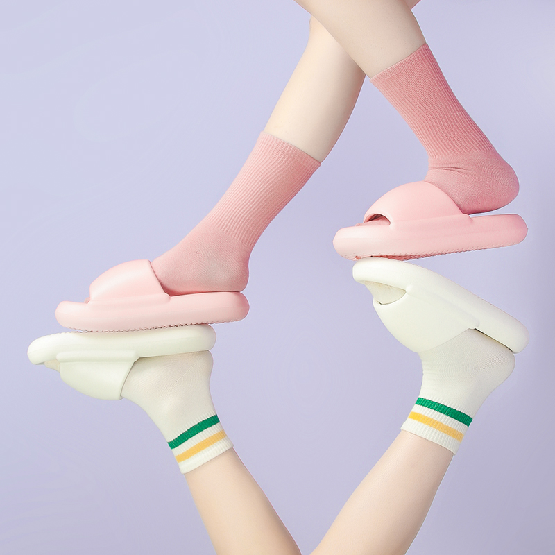 Bread slippers, women's summer home lovers, thick soles, trampling on shit, non-slip and wearing high-grade sandals and slippers indoors and outd