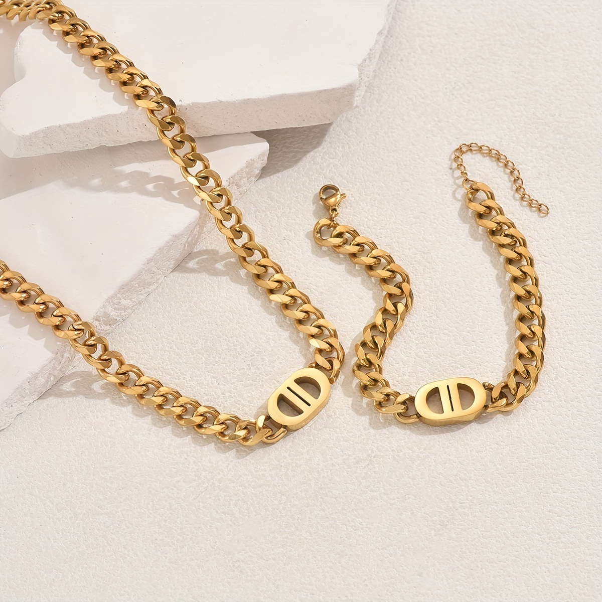 2025 New Designer Necklace, European And American Ladies' Light Luxury Cuban Necklace Bracelet, Outdoor Niche Geometric Hip-hop Bracelet, Long Co