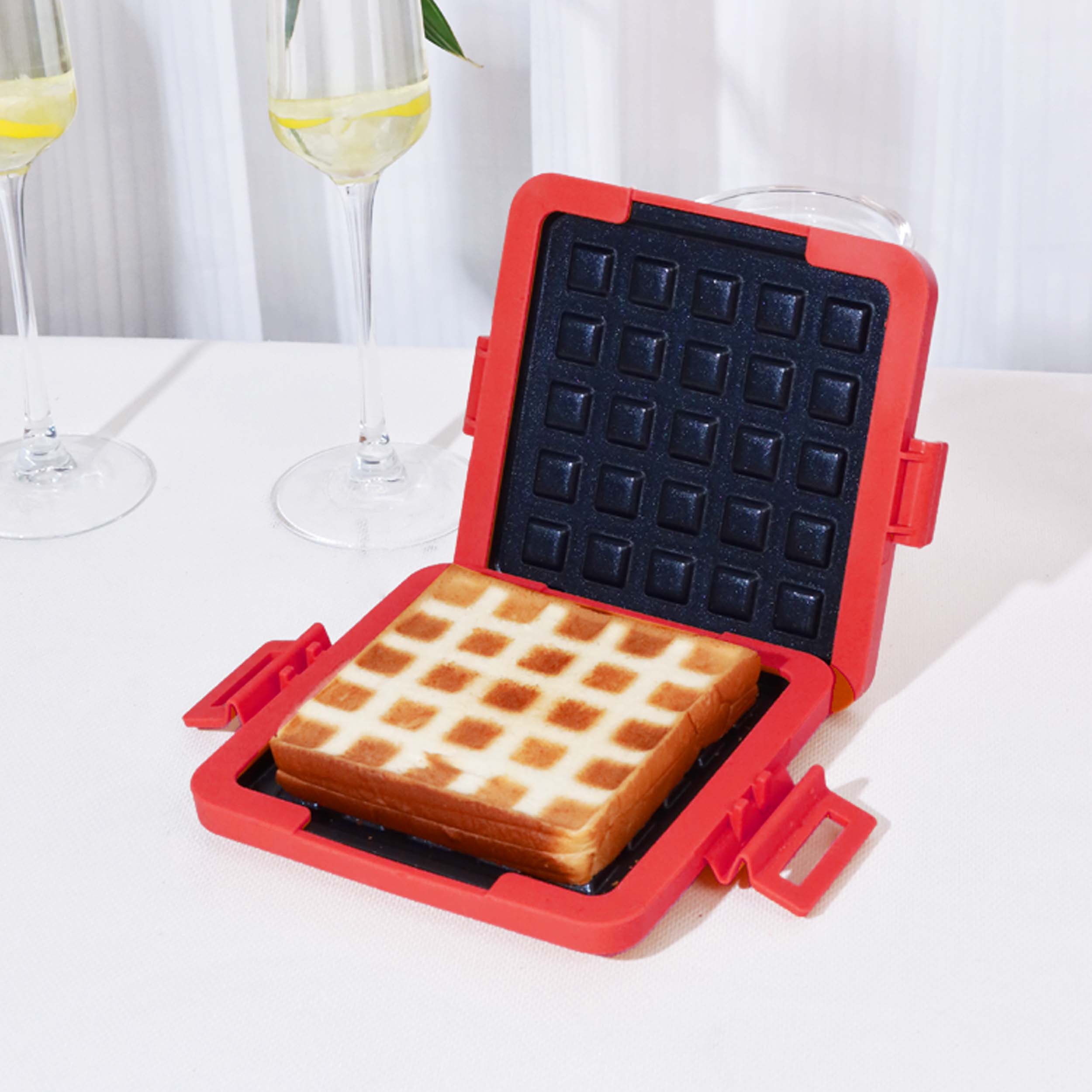 High quality red microwave grill and waffle spitters microwave toaster sandwich maker panini maker dishwasher safe time saver