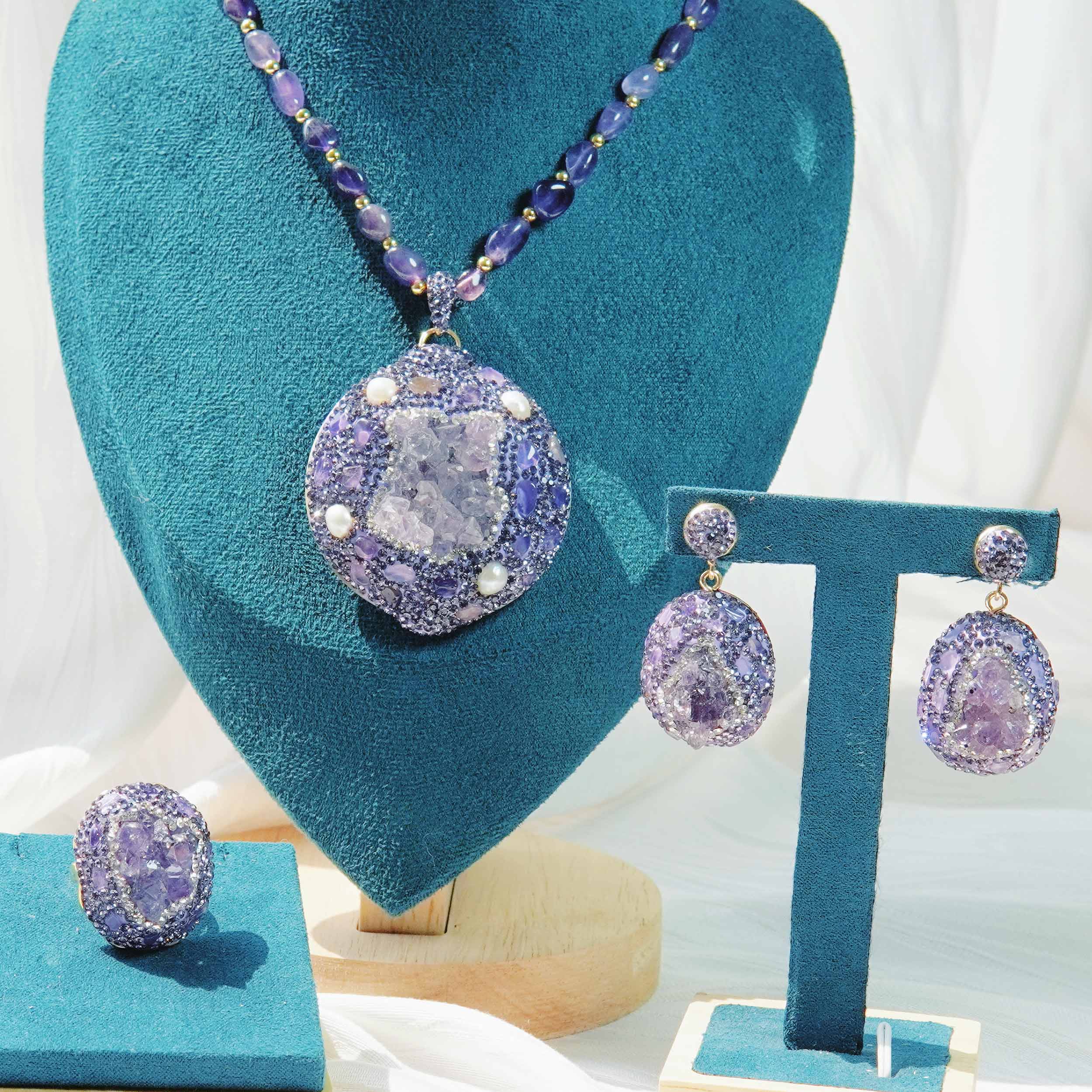 Burning Chinese Uruguayan amethyst energy jewelry set is light and luxurious. Natural amethyst fresh water pearl shell ring earrings necklace.