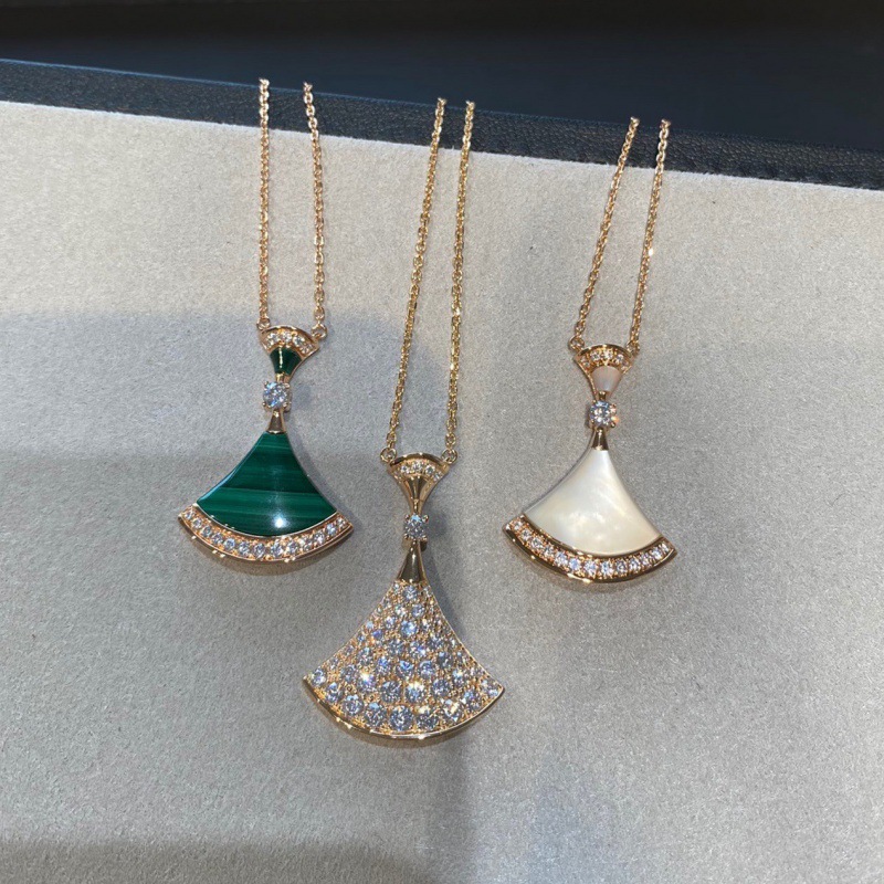 necklace luxury jewelry Gold fan shaped skirt necklace 18k rose gold white fritillary malachite caramel diamond inlaid designer jewelry necklaces pendant