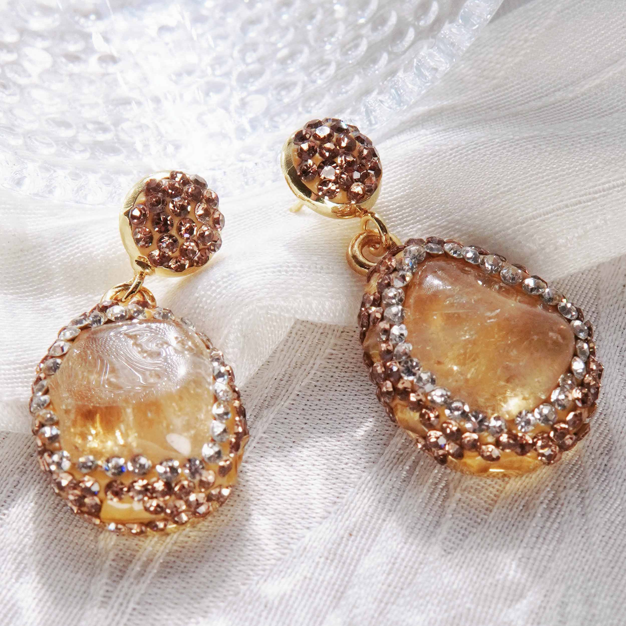 Kun Yuan is a light and luxurious natural citrine fresh water pearl shell ring earring necklace with sunflower citrine energy jewelry set.