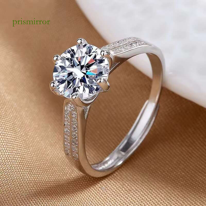 Fashionable Moissanite exquisite women's engagement ring