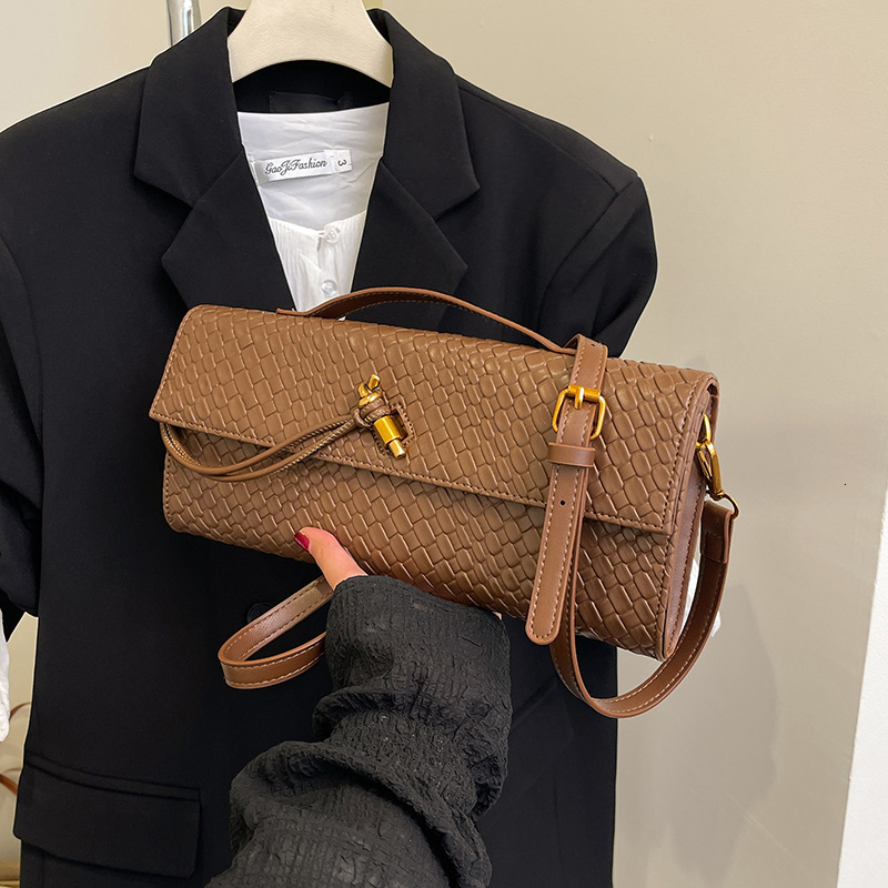 Free shipping designer bags Free Shipping Designer New Woven Baguette Crossbody Textured Retro Simple Shoulder Bag Women's Dinner Handbag