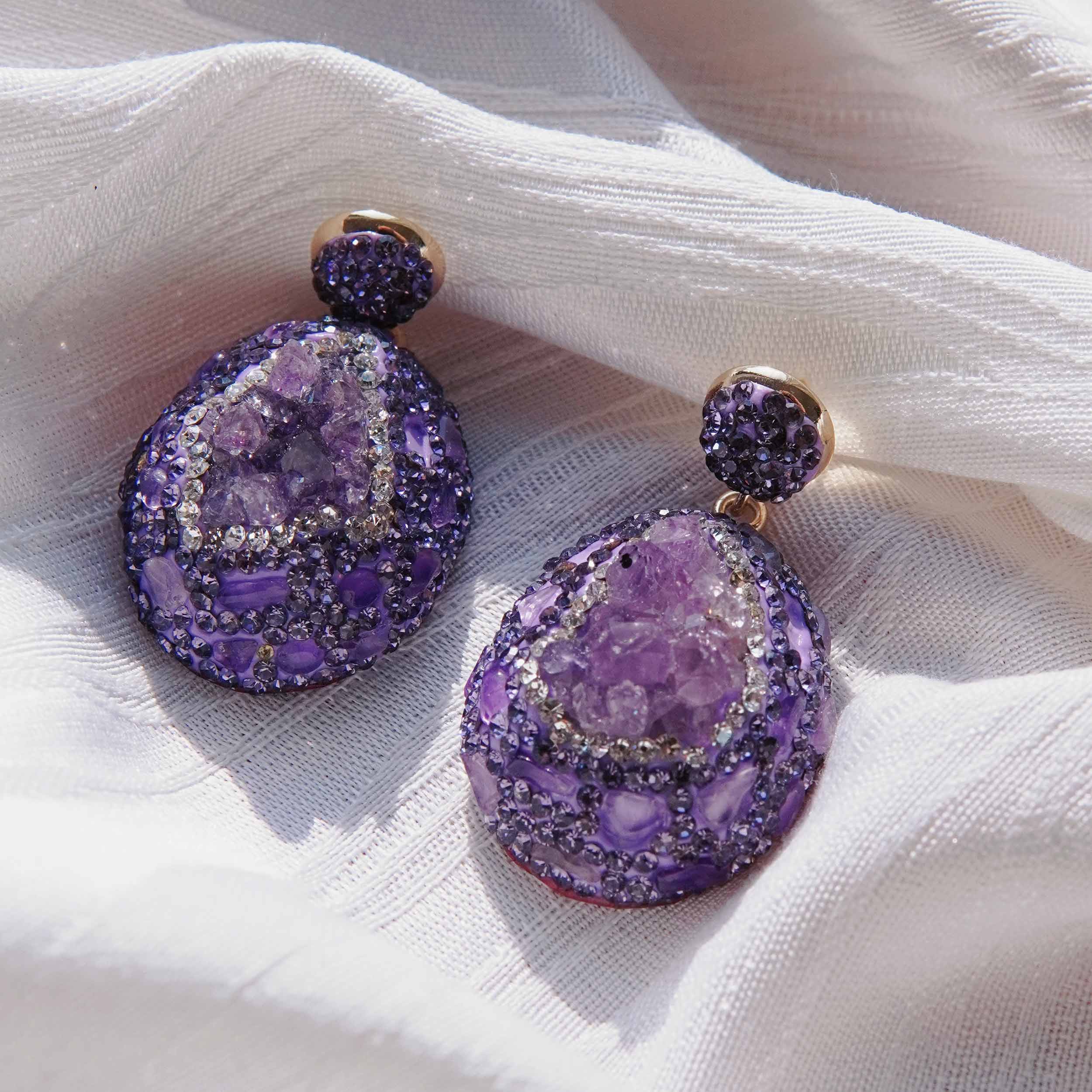 Burning Chinese Uruguayan amethyst energy jewelry set is light and luxurious. Natural amethyst fresh water pearl shell ring earrings necklace.