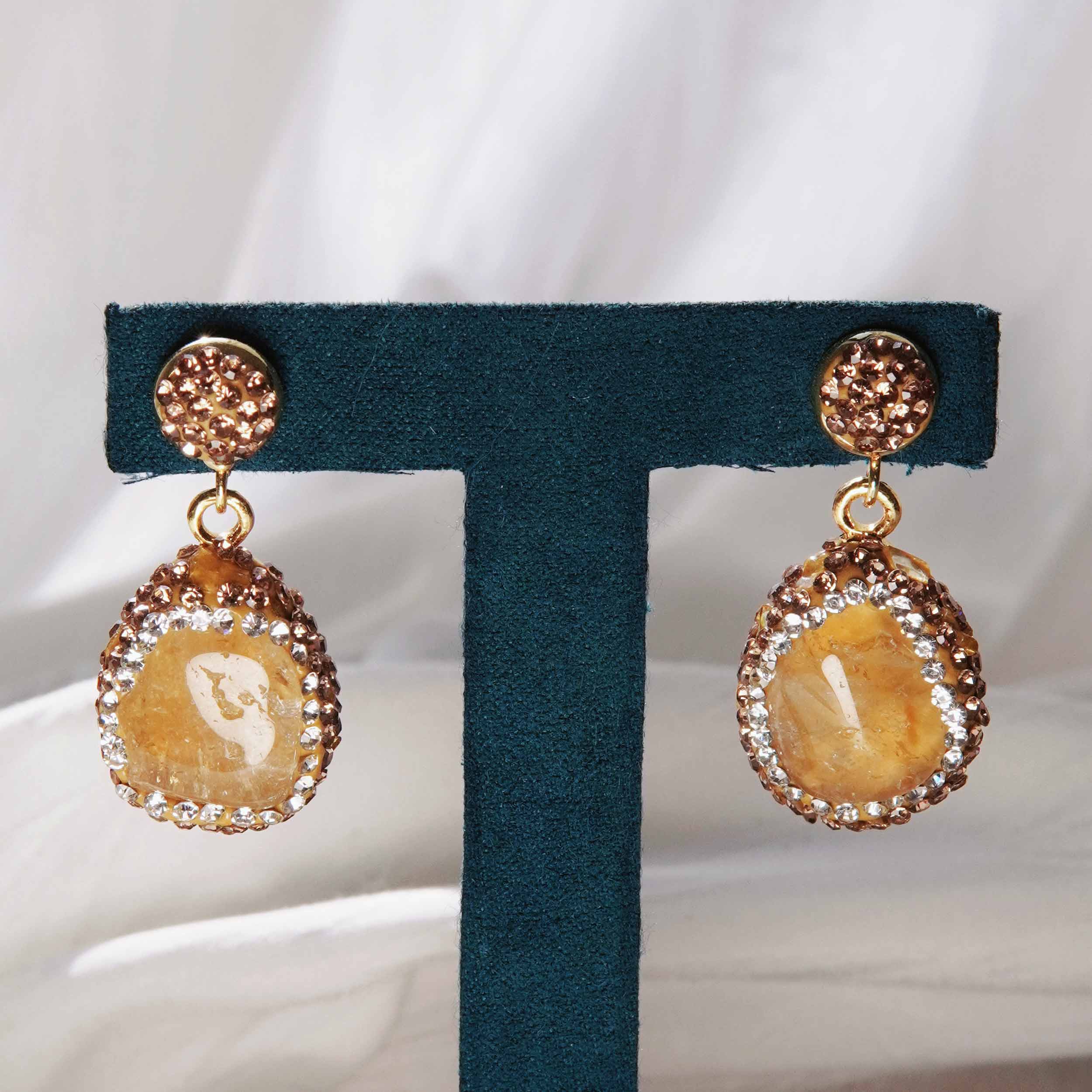 Kun Yuan is a light and luxurious natural citrine fresh water pearl shell ring earring necklace with sunflower citrine energy jewelry set.