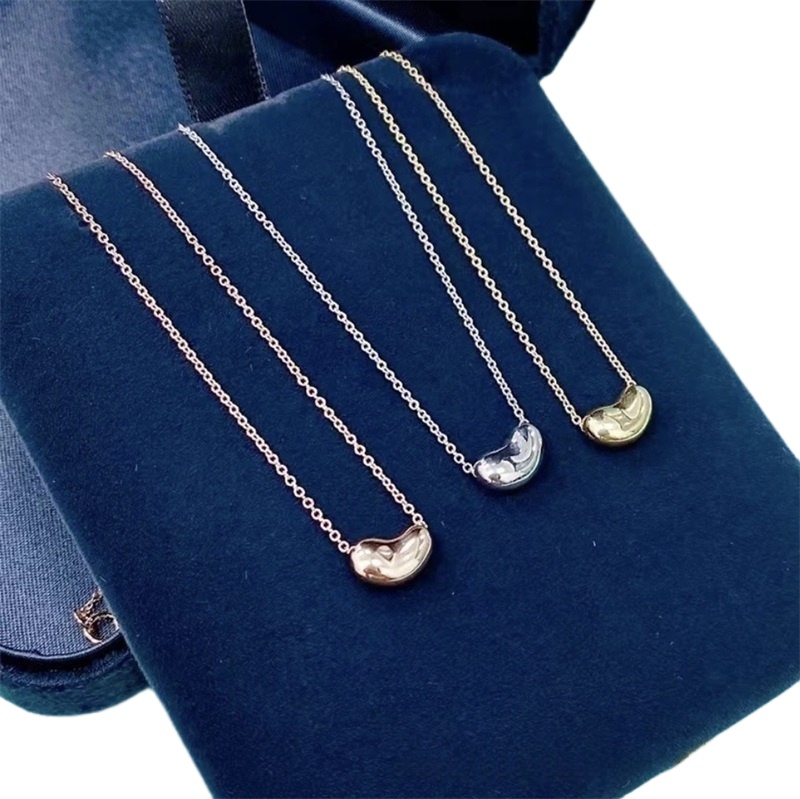 Luxury jewelry necklace steel seal designer necklace women high end bean pendant plated gold necklace designer jewelry men classic simple ladies om288