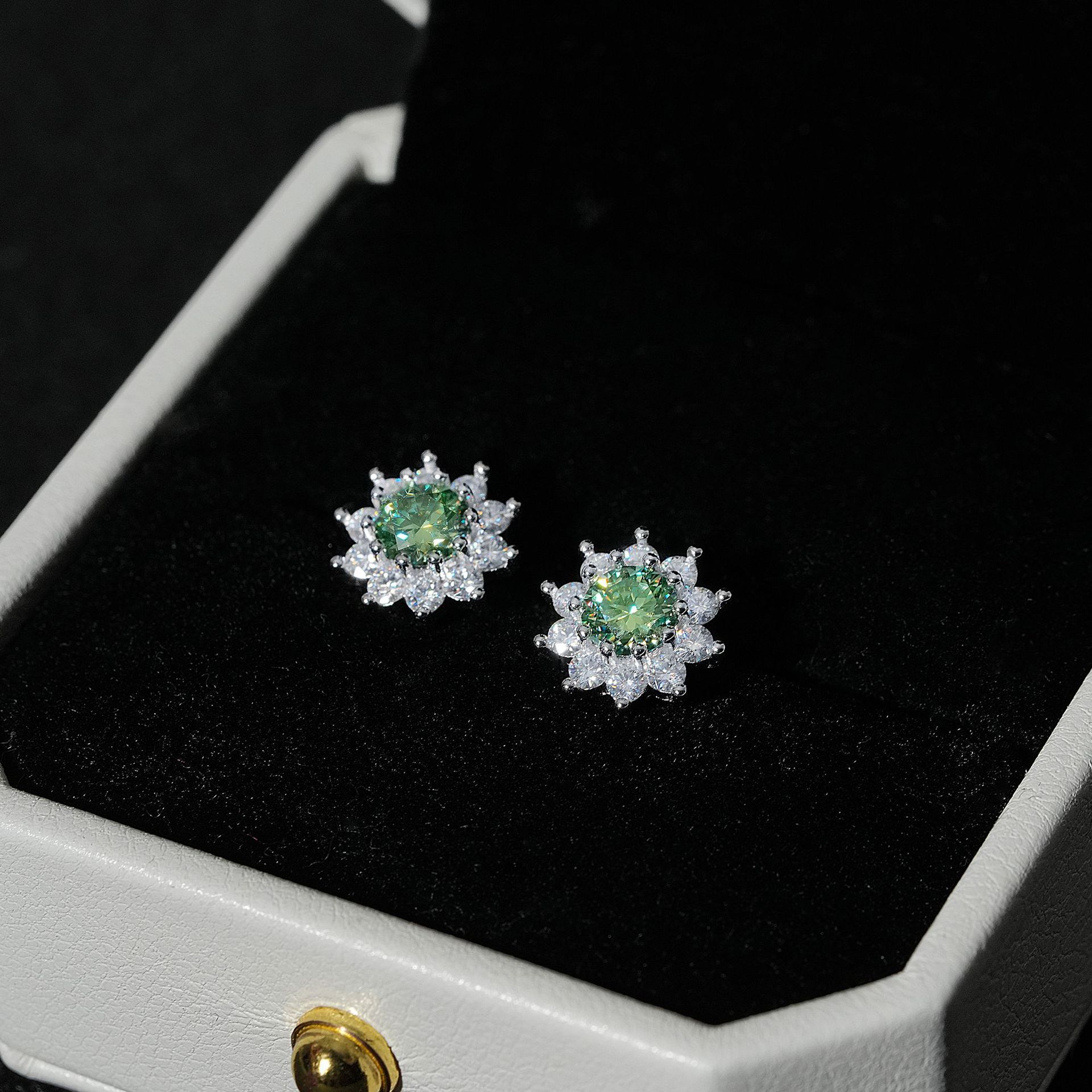 Hot Sale Popular High Quality 925 Silver Hip Hop Green VVS 5MM Moissanite Stud Earrings