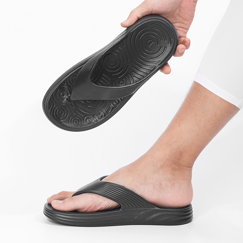 Flip-flops men's non-slip summer wear slippers thick bottom fashion new men's casual beach toe sandals.
