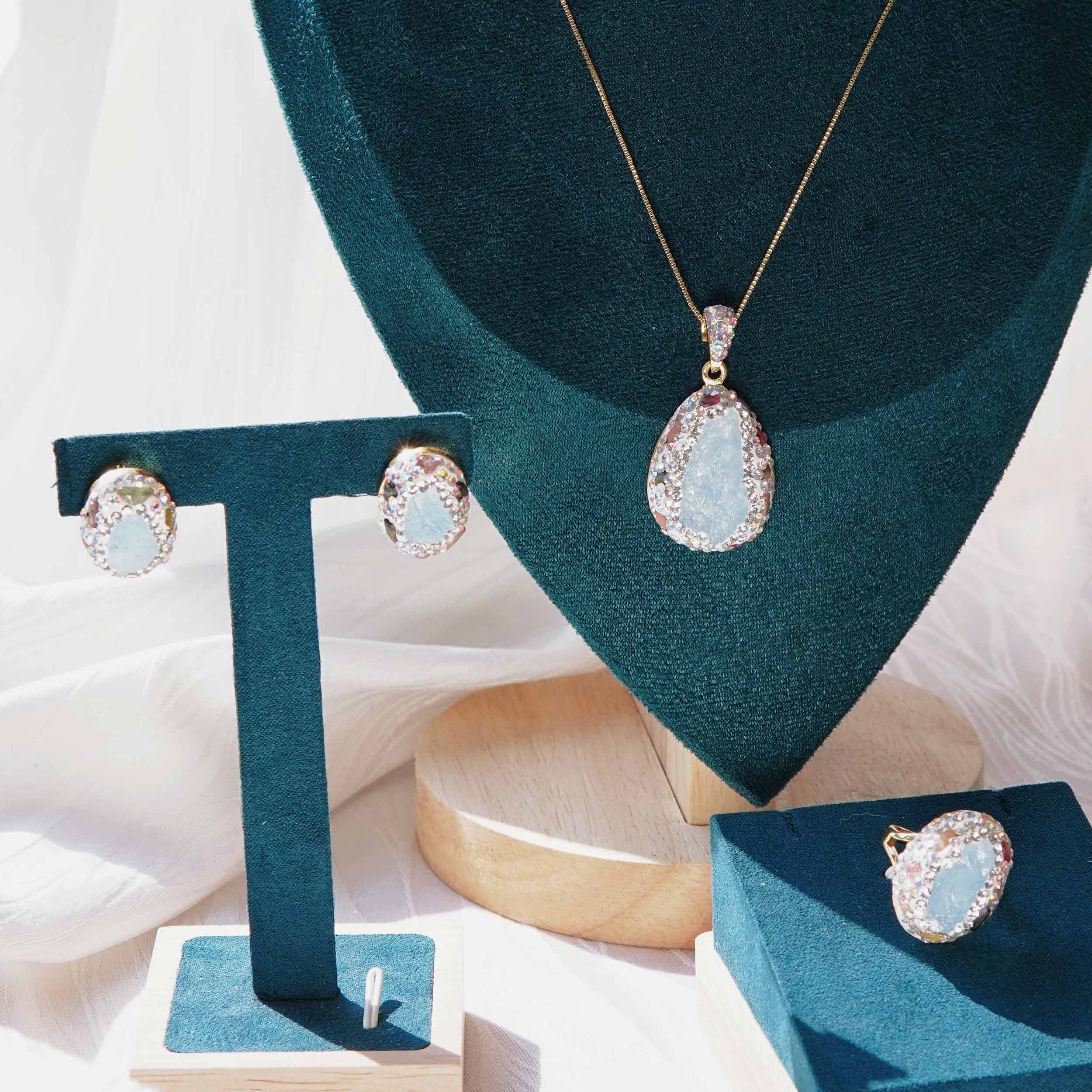 Haipo is a natural aquamarine energy jewelry set, which is light and luxurious. The natural tourmaline necklace has a high sense of design, ring earri