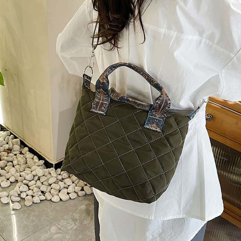 Large Capacity Fashion Quilted Cotton NEW 2025 Autumn Winter New Work Commute Handbag free shipping Tote Bag