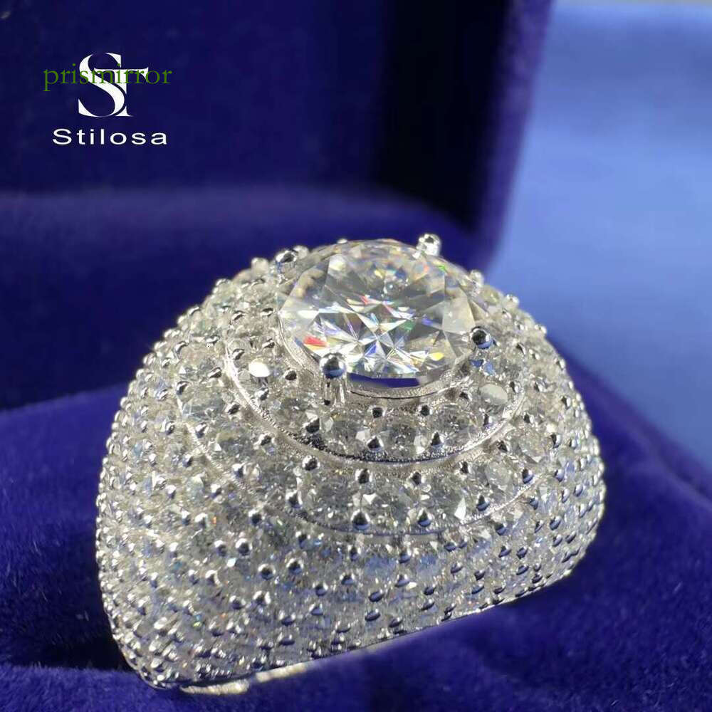 Fashion jewelry made of pure silver paired with VVS hip-hop carbon silica ice out ring