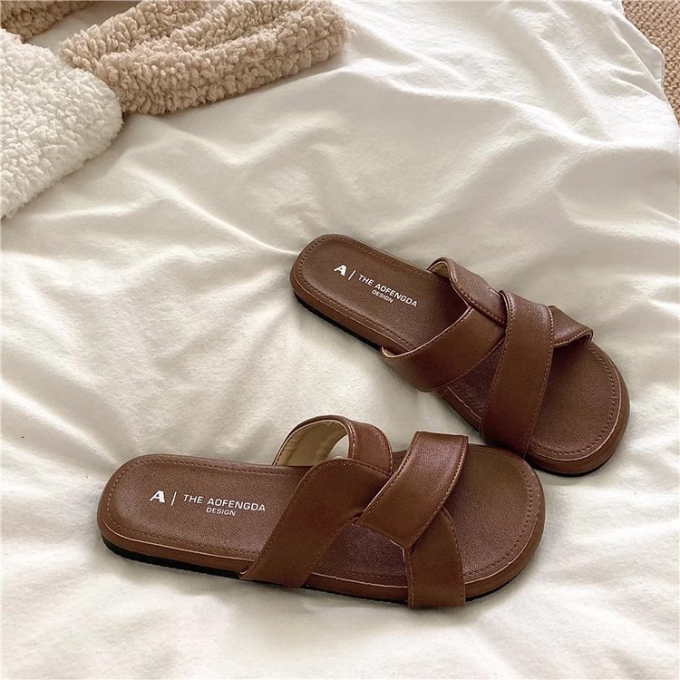 High - end Soft - soled Cross - strapped Slippers for Women New 2025 Summer Style Suitable for Outdoor Wear Women's Beach Sandals for Seaside