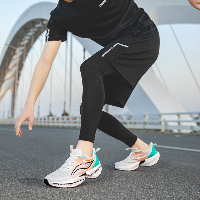 Outdoor Performance Sneakers for All Seasons Lightweight Mens/Womens Hiking Boots Featuring Ventilation