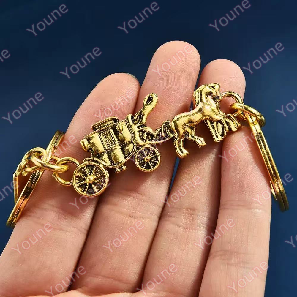 Fashionable Carriage Keychain Metal Pendant Bag Charm for Womens Handbags Car Key Ring L250928JJP2