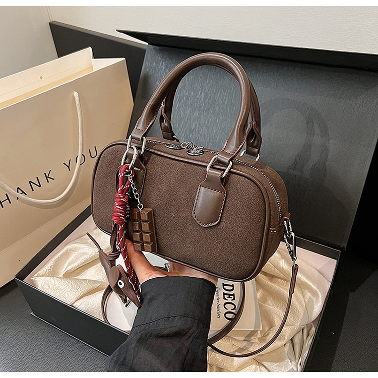 Free Shipping 2025 New Designer Bag Women's Bag Trend High-end Fashion Niche Matte Retro Shoulder Crossbody Handbag Small Square Bag