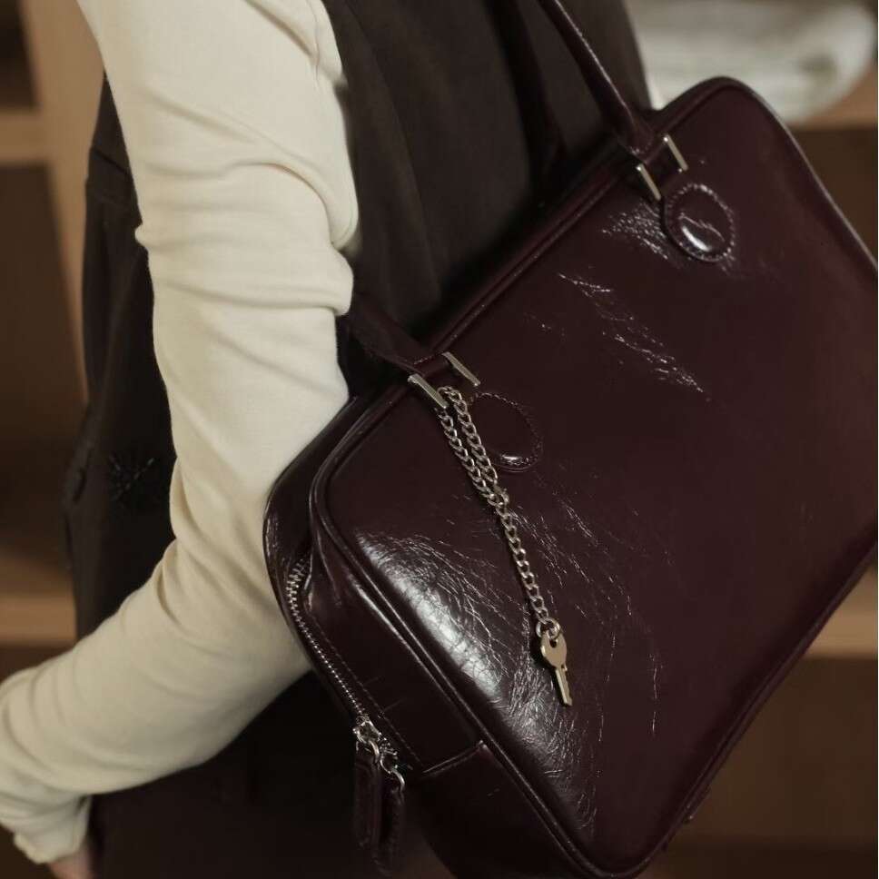 Oil Wax Cowhide Underarm Style Niche Bowling Large Capacity Commuter Shoulder Tote Bag for Women
