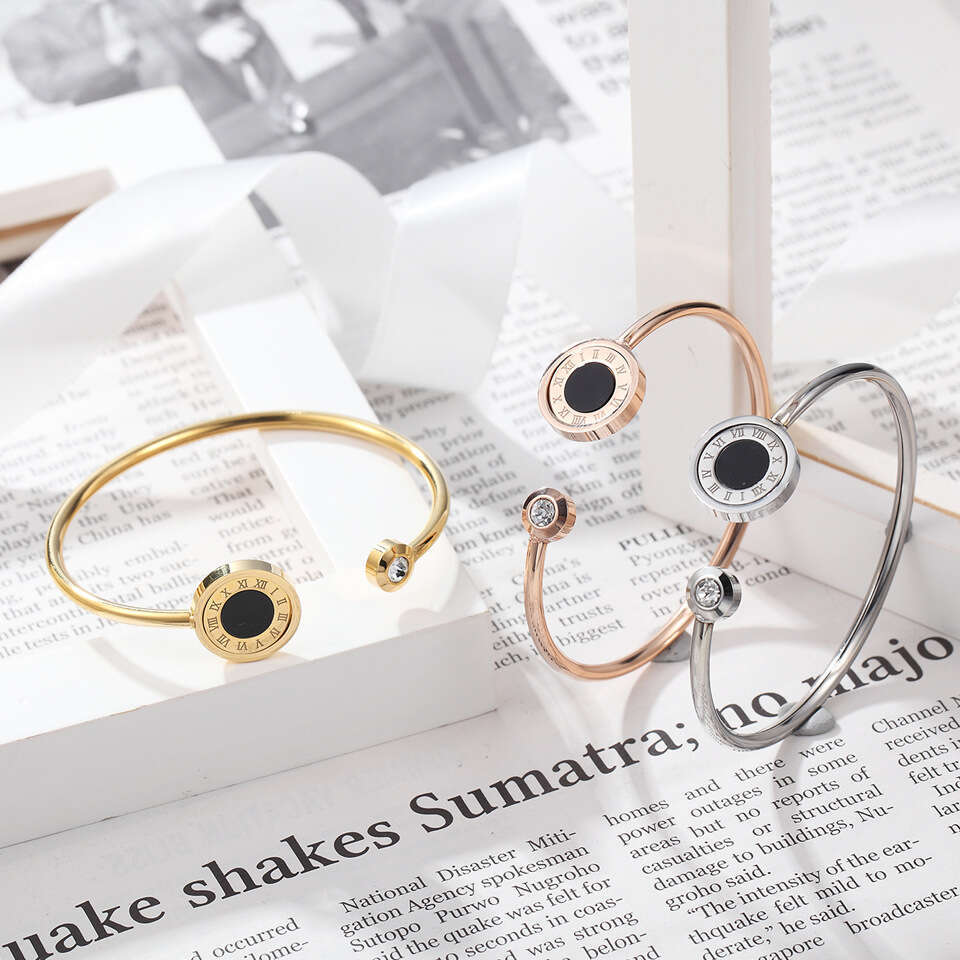 DHcollections Hot Selling Roman Numerals Inlaid Agate Shell Rotatable Stainless Bracelet for Women Rose Gold Titanium Steel Bangle