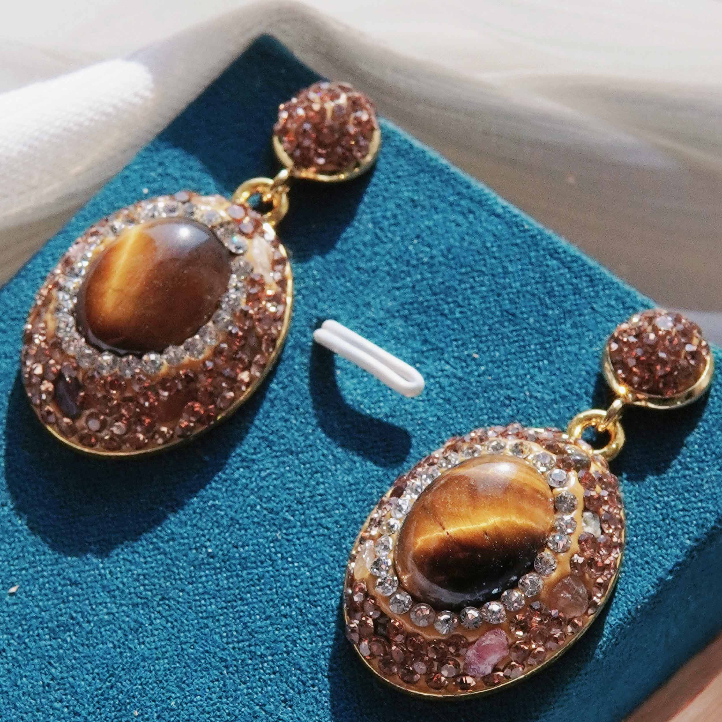 Kun Yuan is a natural tiger eye stone energy jewelry set light and luxurious natural tourmaline high fashion ring earrings necklace.
