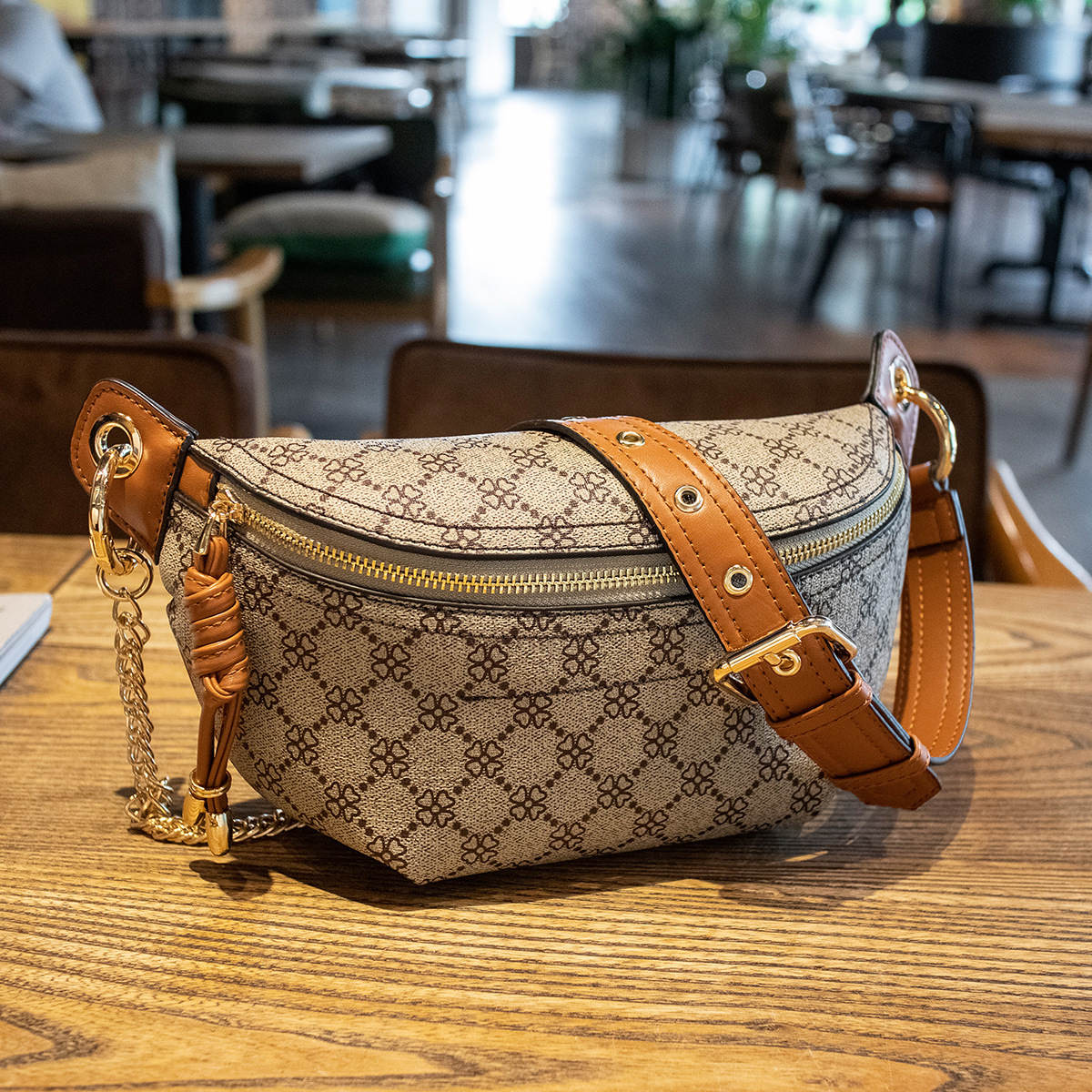 Trendsetting Retro Style Quilt Pattern Cross Body Satchel For Girls & Ladies