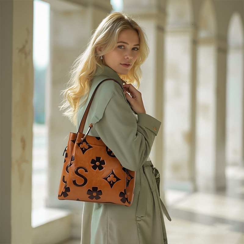 Free Shipping Designer Luxury Women's Bucket Bag Embossed Commuter Handbag Women's Large Capacity Shoulder Bag Letter Compression Molded Bus