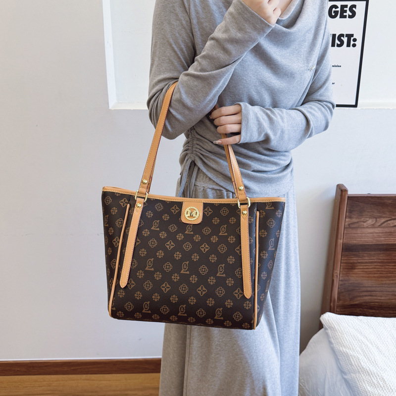 Designer Bag Luxury Bag Designer Free Shipping Shoulder New Women Shoulder Bag S Large Capacity Versatile Handheld Commuter Tote Apricot