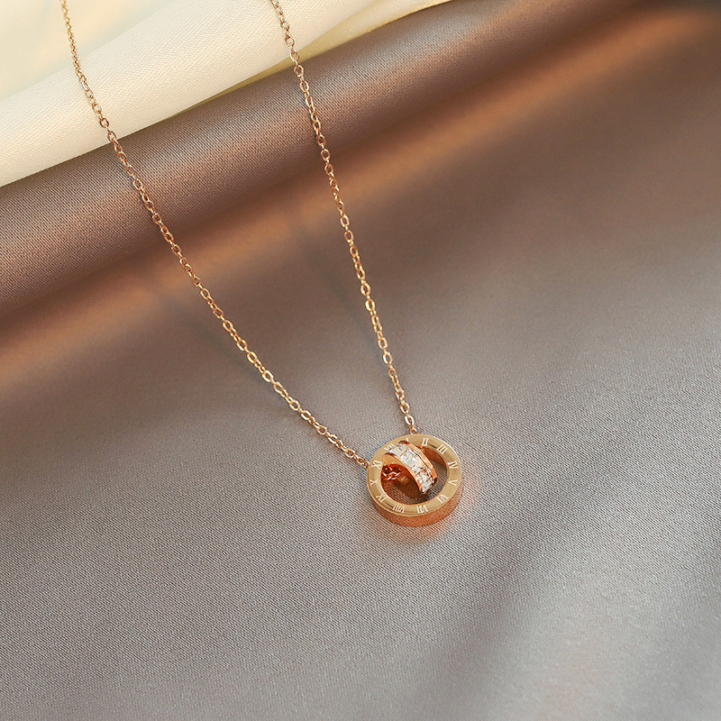 2025 New Fashion Roman Numeral Pendant Minimalist Style By Designer Simple Collarbone Chain Beach Outdoor Feel Neckchain Necklace
