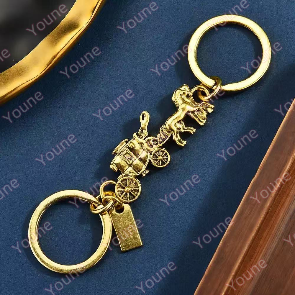 Fashionable Carriage Keychain Metal Pendant Bag Charm for Womens Handbags Car Key Ring L250928JJP2