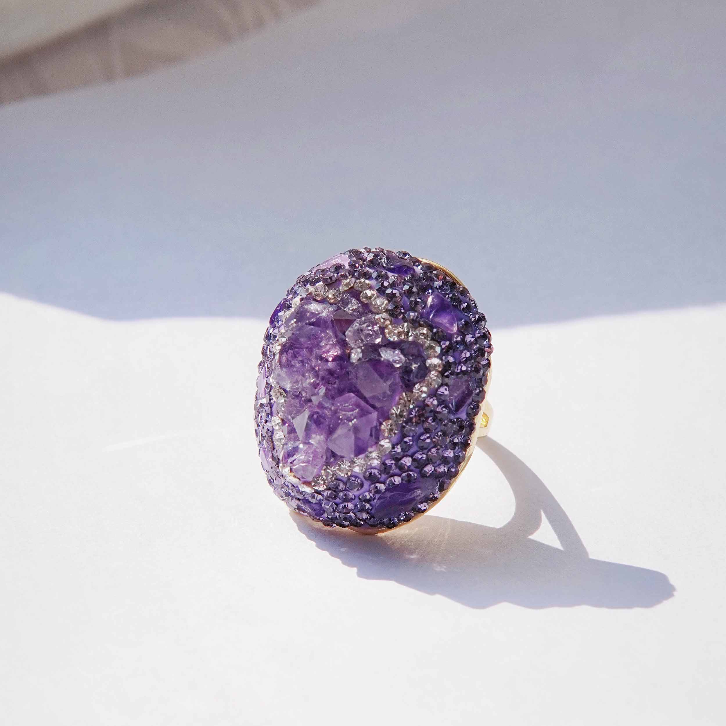 Burning Chinese Uruguayan amethyst energy jewelry set is light and luxurious. Natural amethyst fresh water pearl shell ring earrings necklace.