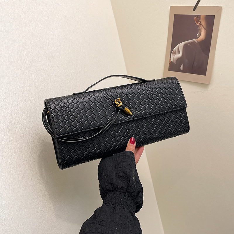 Free shipping designer bags Free Shipping Designer New Woven Baguette Crossbody Textured Retro Simple Shoulder Bag Women's Dinner Handbag