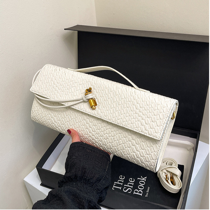 Free shipping designer bags Free Shipping Designer New Woven Baguette Crossbody Textured Retro Simple Shoulder Bag Women's Dinner Handbag