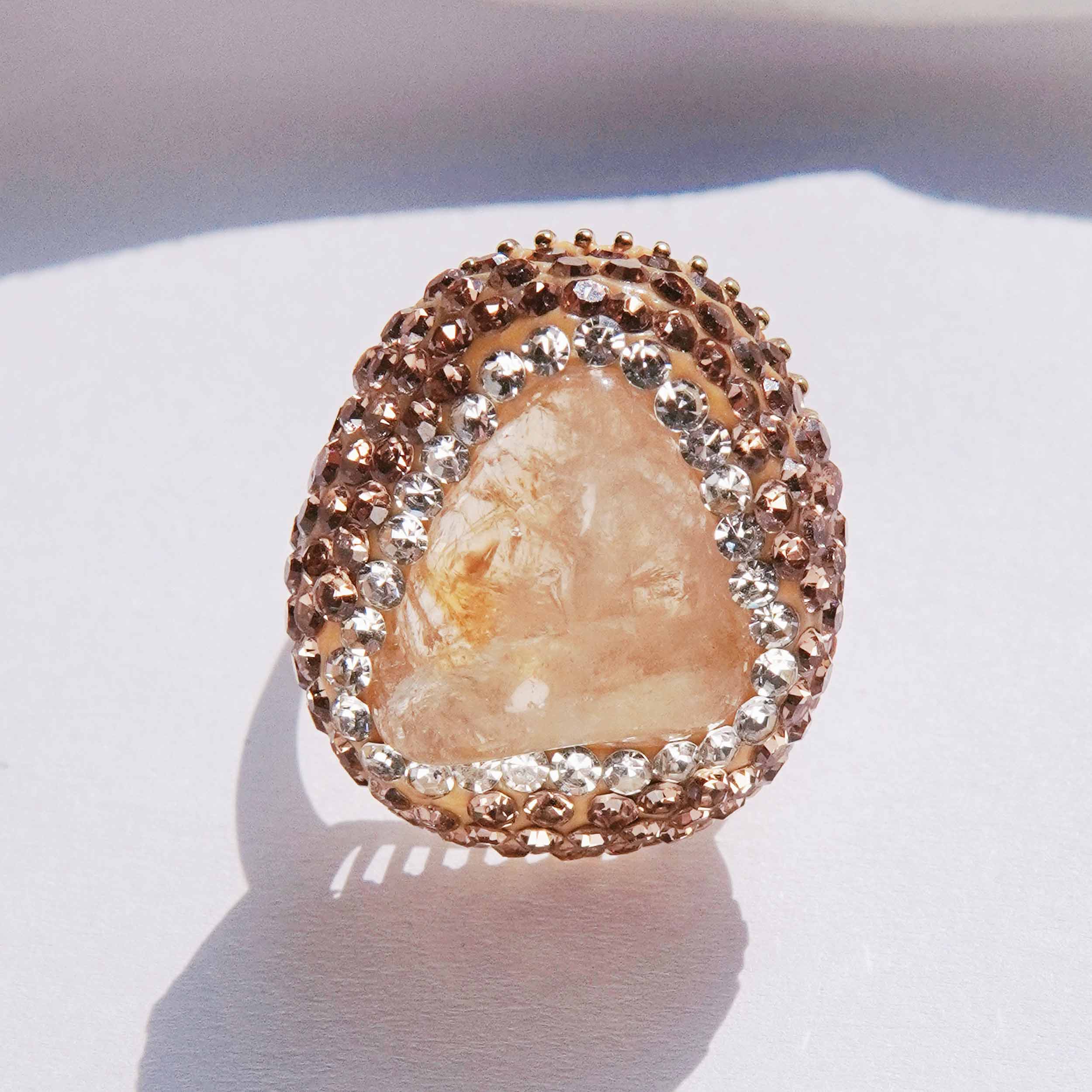 Kun Yuan is a drop-shaped citrine energy jewelry set with light and luxurious natural citrine design and high fashion ring earrings necklace.