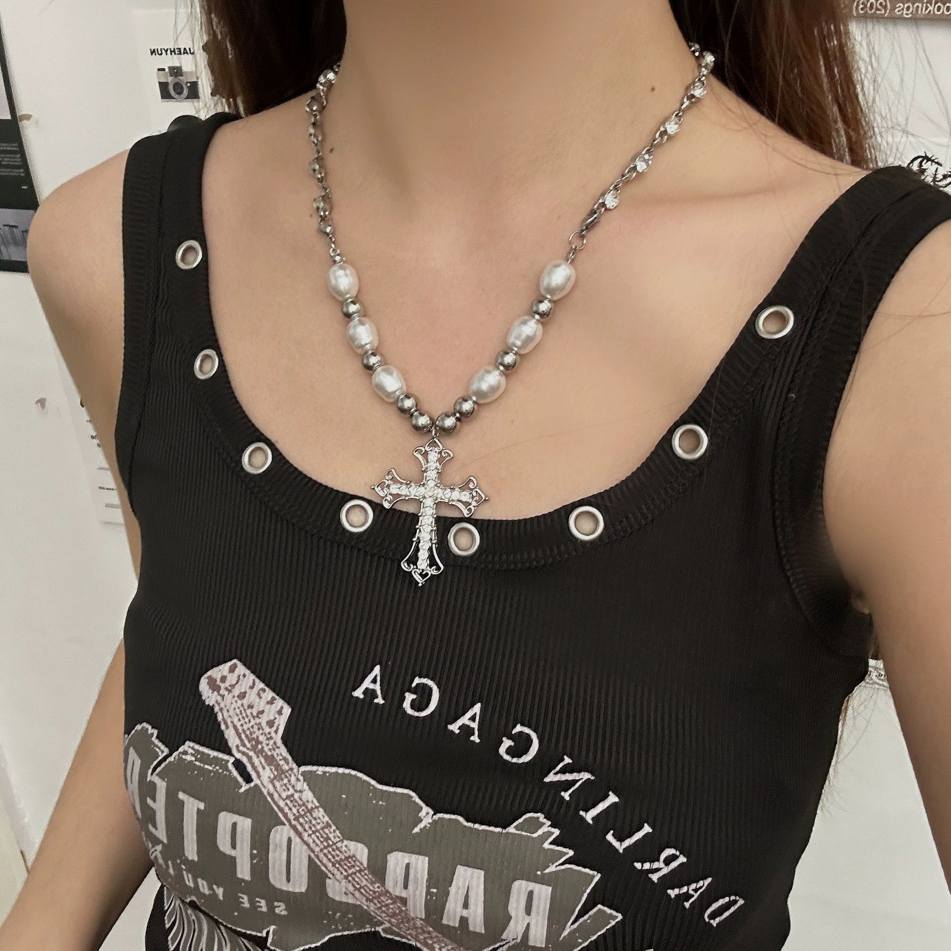 2025 New Designer Necklace For Women Full Diamond Cross Pendant Pearl Patchwork Long And Short Necklaces Niche Design Hip-hop Fashion Sweater Chain