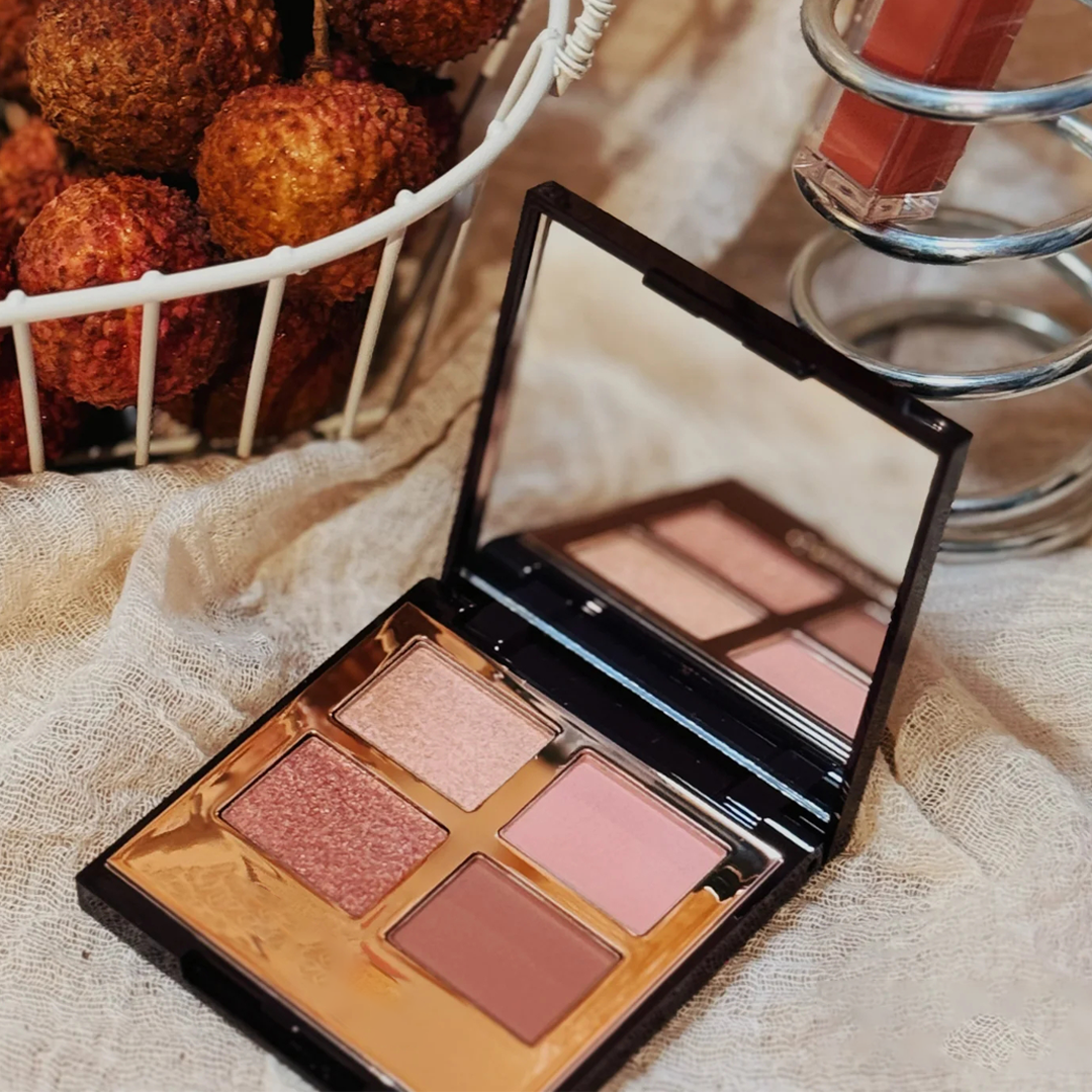 Luxurious 4 Color Eyeshadow Palette Full Size Luxury Eye Palette Of Pops 5.2g Long Wearing Waterproof Eye Shadow Palettes Shimmery Pigment Powder Make