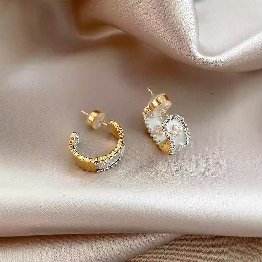 French Elegant Ladies' Jewelry Earrings Flower Pearl Earrings Designer Earrings Exquisite Micro Paved Zircon Studs Light Luxury Temperament High-