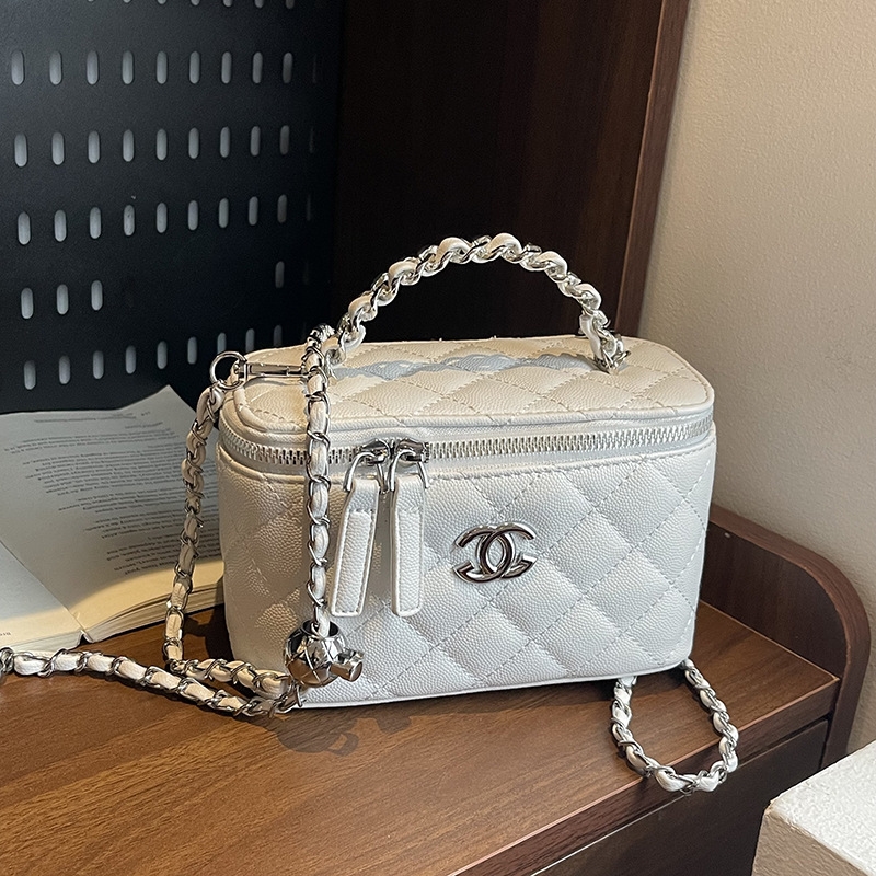 Designer Bag Luxury Shoulder Bag Bag Cross Border Embroidered Thread New Style Hand Held Women S Summer Fashion Versatile Chain Crossbody Free Shippin