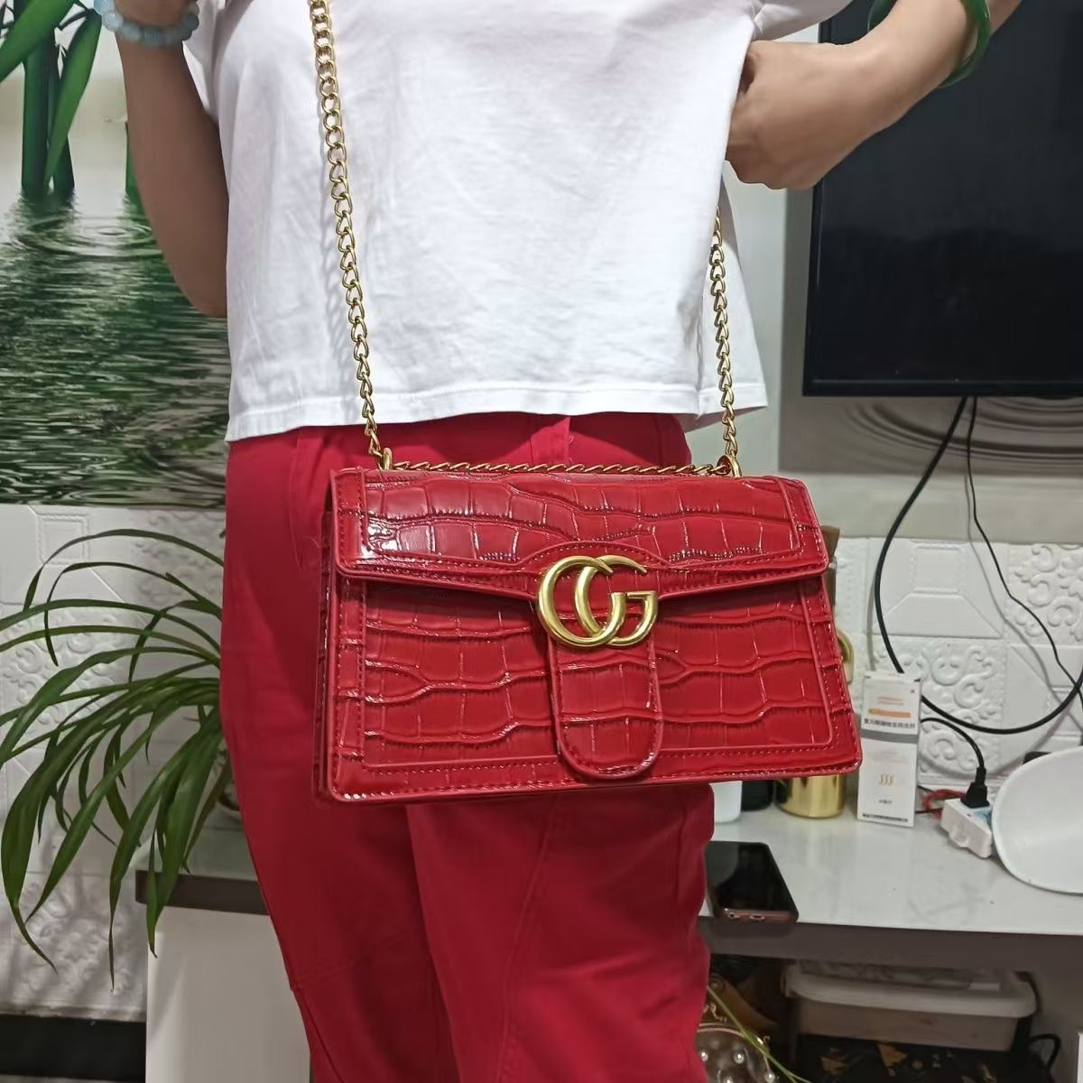 Luxury bag Alligator Pattern Designer Bag Casual Handbag Spacious Armpit Top Quality Fashion Shoulder Bag Advanced Leather Zipper Closure Wine 7878