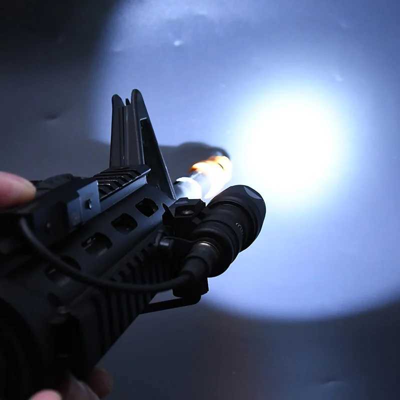 WADSN Surefir M300A M300 Tactical Flashlight Mini Weapon Scout Hunting LED Light Fit 20MM Rail Momentary on Constant on TailXJ250701