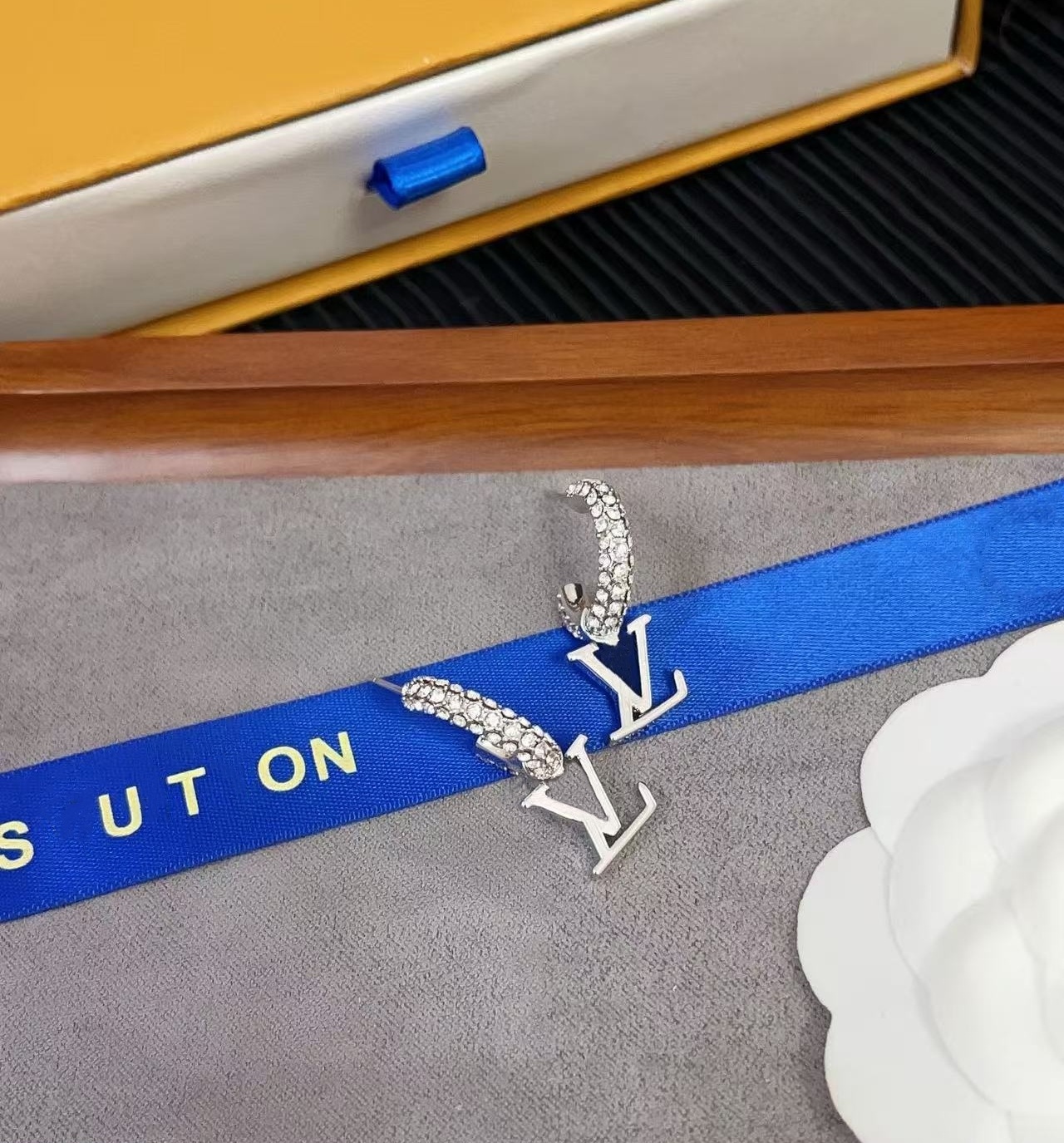 2025 Elegant Classic Stud Gift Women's Wedding and Engagement Jewelry designer earrings for woman