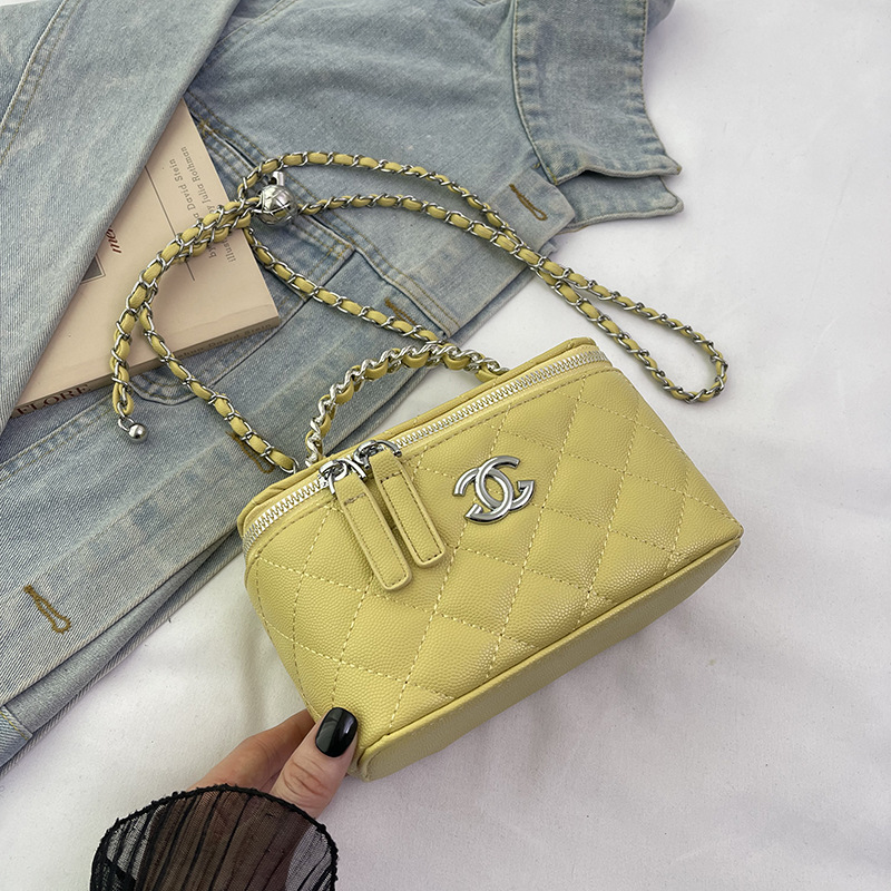 Designer Bag Luxury Shoulder Bag Bag Cross Border Embroidered Thread New Style Hand Held Women S Summer Fashion Versatile Chain Crossbody Free Shippin