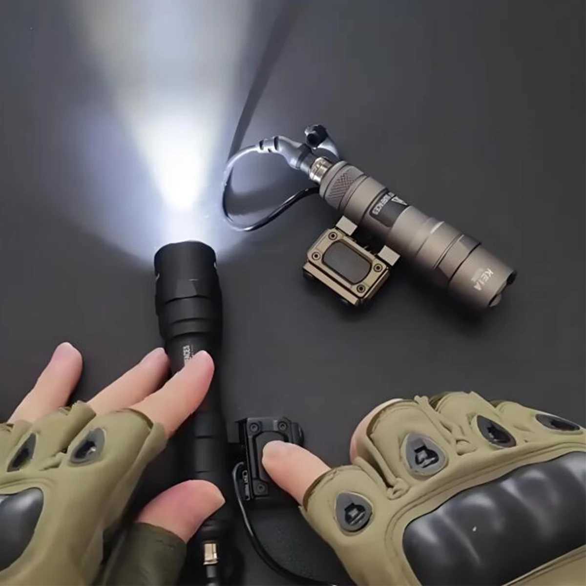 Surefire M300 M600 Flashlight With UNIT Modbutton Lite Pressure Switch 20mm Rail Rifle Airsoft M600C M600B Weapon Scout Light XJ250701