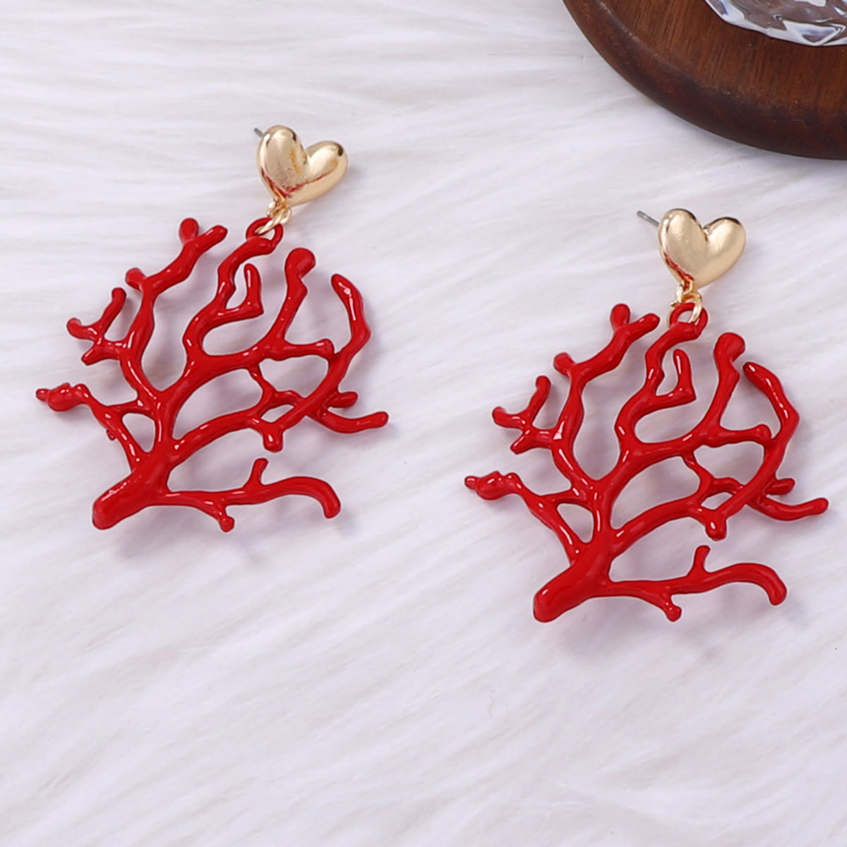 Trendy Designer Earrings Elegant Fashion Versatile Ladies' Jewelry Earrings Beach Vacation Style Gold Coral Earrings Personality Trendy Simple Wo