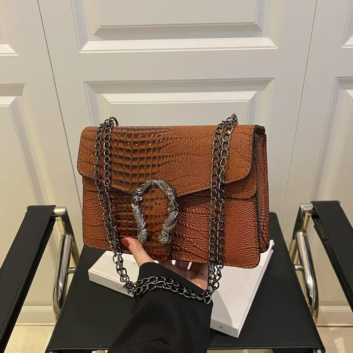 Luxury Designer Bag Casual Handbag Spacious Armpit Top Quality Fashion Shoulder Bag Advanced Leather Zipper Closure Wine God Bag
