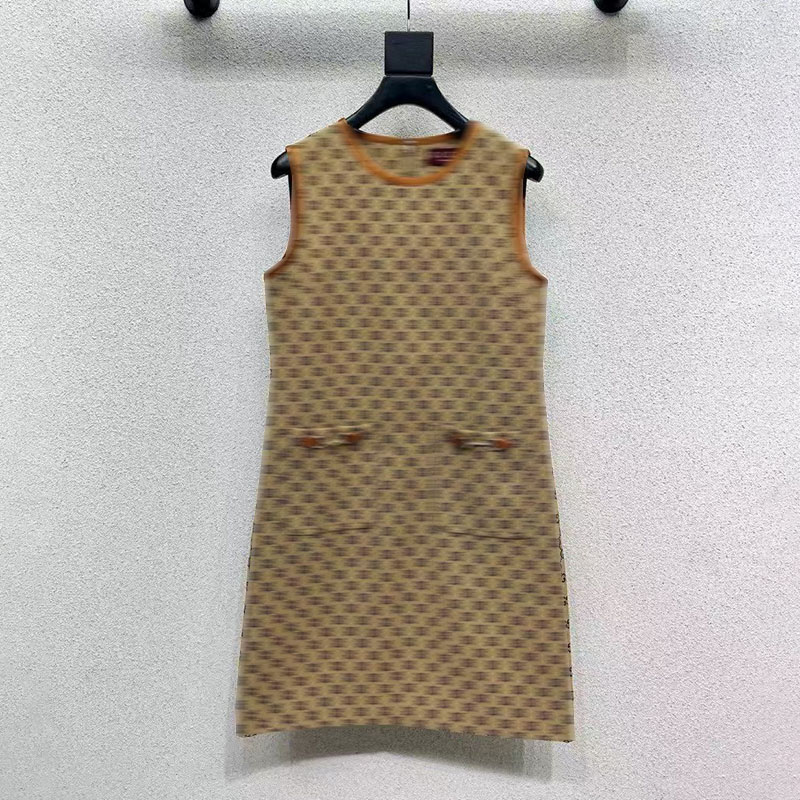 New fashionable women's high-quality sleeveless vest dress with pocket design, luxurious women's casual denim skirt, high-end clothing