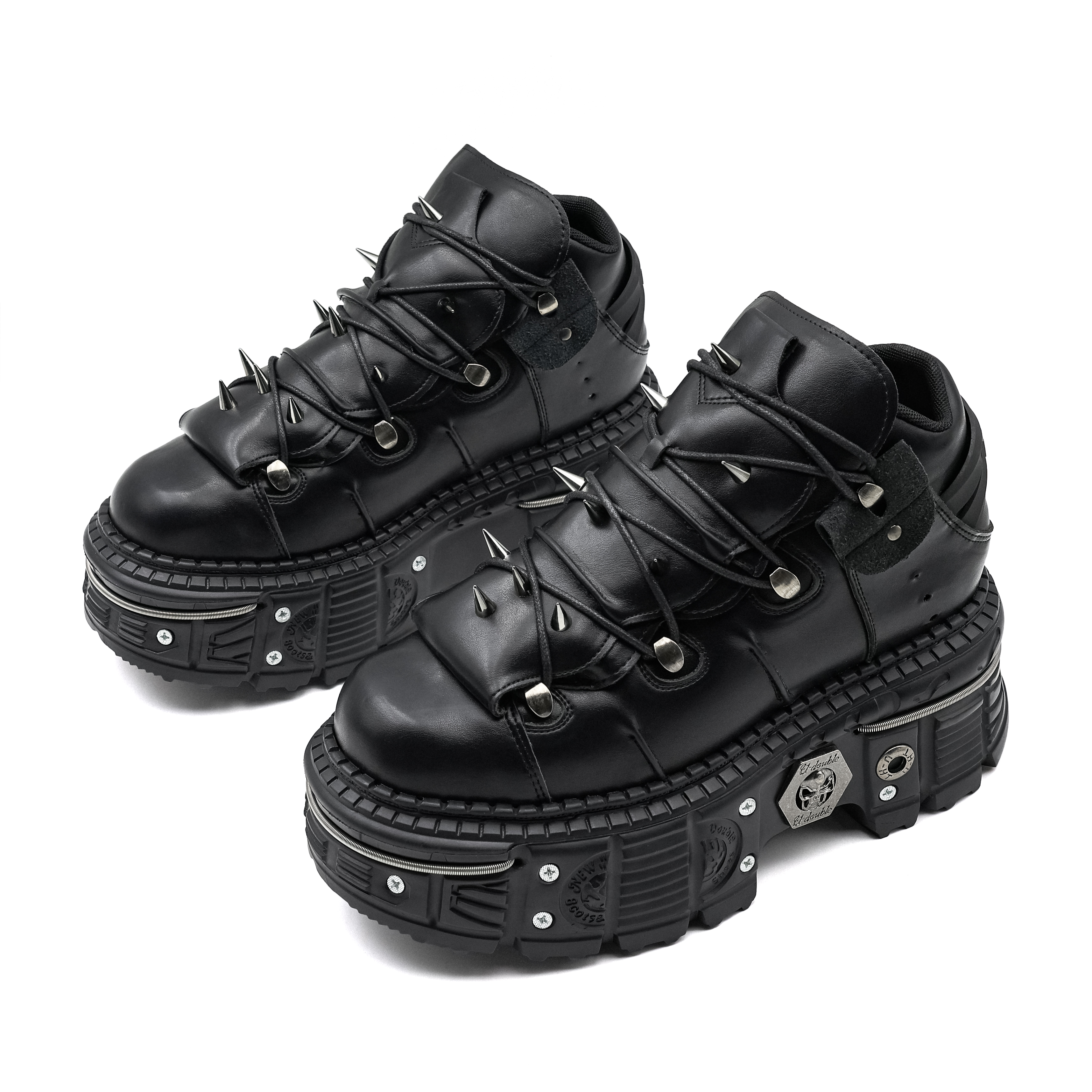 Dark Gothic Boots: Height-Increasing Leather Footwear with Punk Design Elements