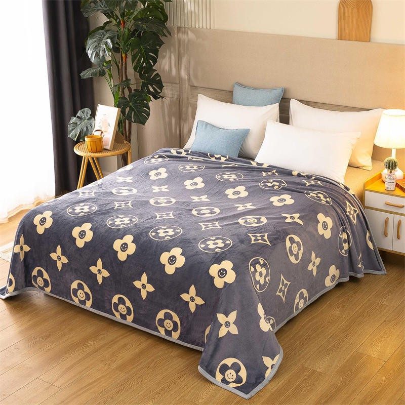 Designer Bedding Sofa blanket logo pattern Short villi No shedding Four-season blanket Carry for travel
