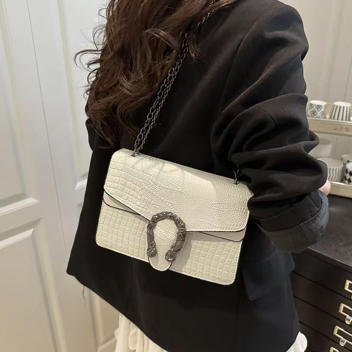 Luxury Designer Bag Casual Handbag Spacious Armpit Top Quality Fashion Shoulder Bag Advanced Leather Zipper Closure Wine God Bag